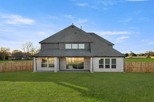 $811,574 | 230 Broadmoor Lane, Ovilla, TX 75154