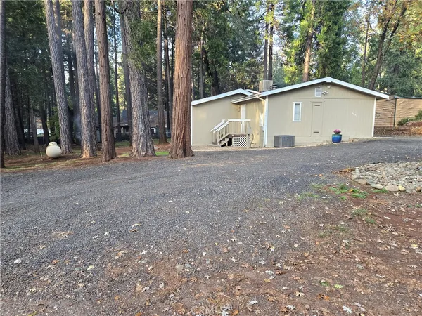 a view of a house with backyard