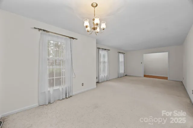 a view of a chandelier in big room and chandelier