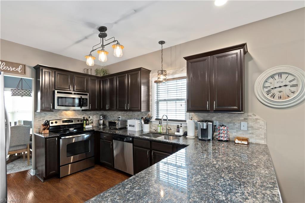 421 Barnsdale Ridge Road Kernersville, NC 27284 - Photo 9 of 32 Gallery Image 9