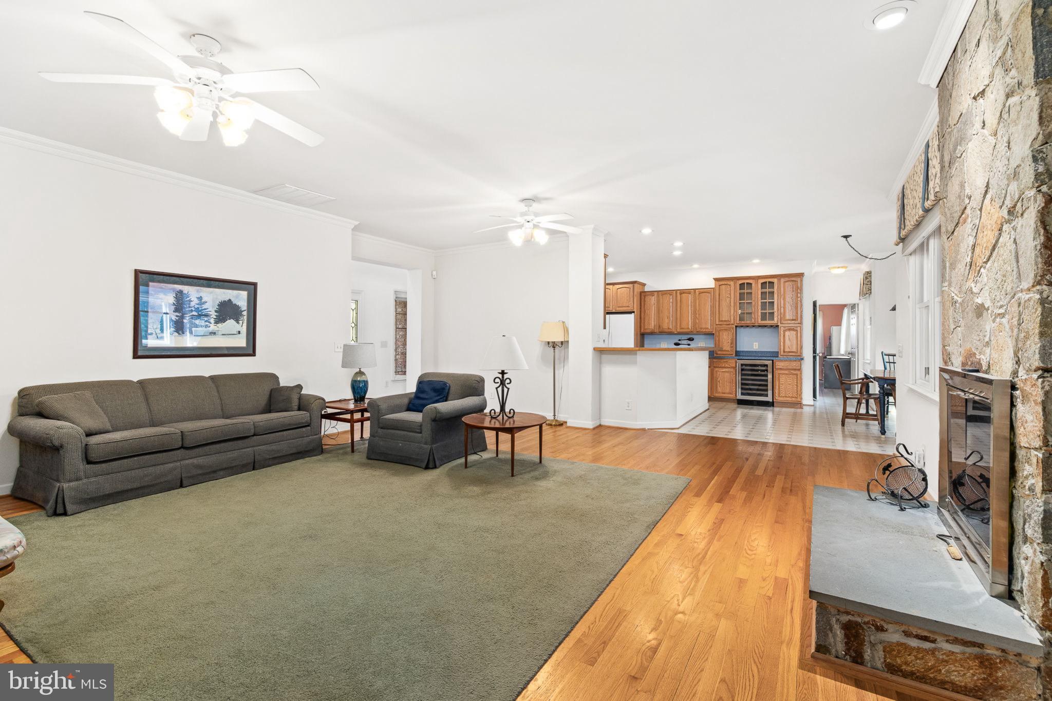 10 Piper Place Fredericksburg, VA 22405 - Photo 6 of 34 a living room with furniture and a table