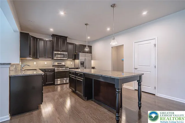 $679,900 | 2584 Raya Way, Easton, PA 18045