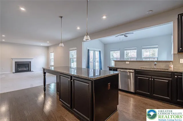 $679,900 | 2584 Raya Way, Easton, PA 18045