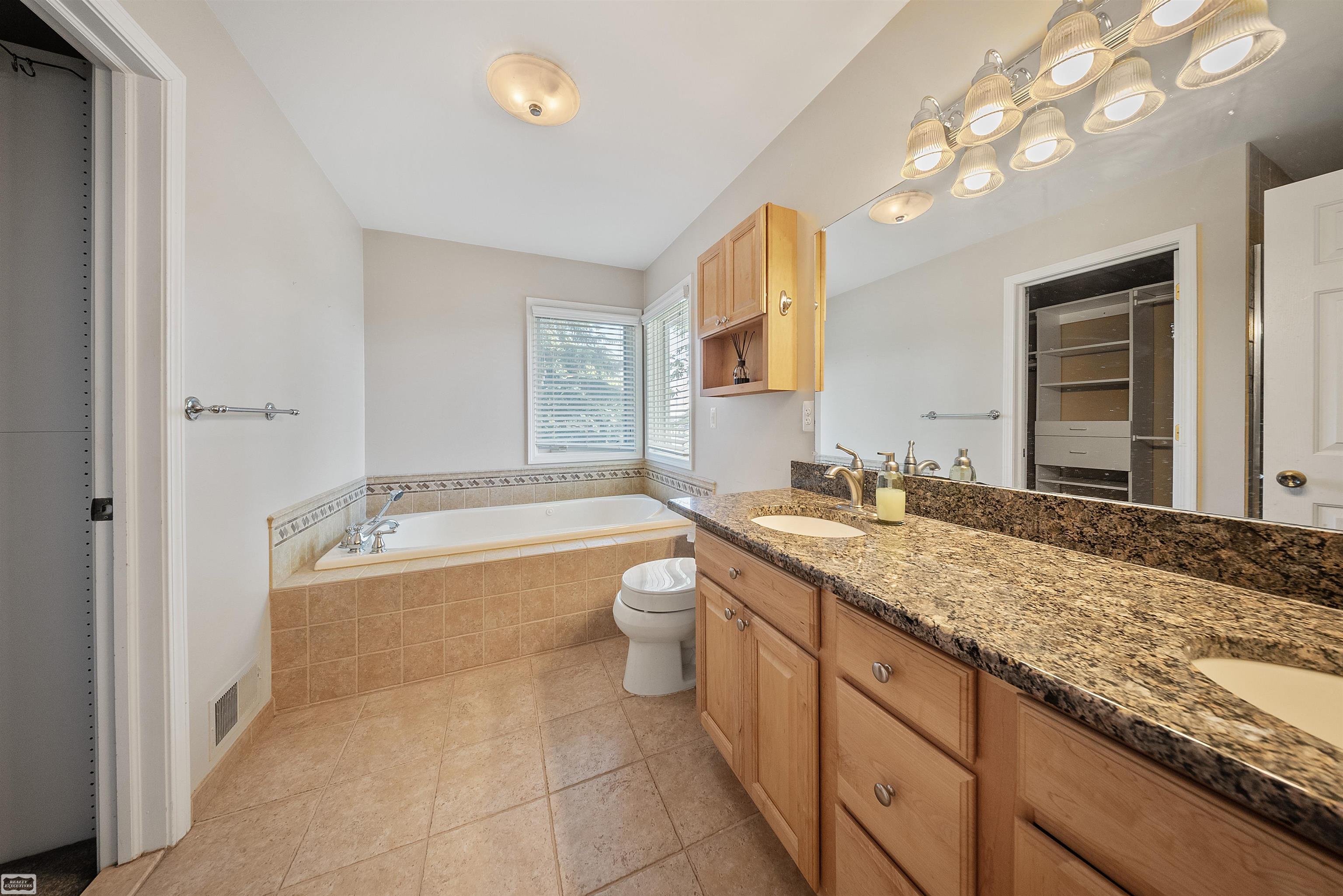 7235 Bluebill Road Algonac, MI 48001 - Photo 20 of 47 50143068-b8faee90-c88e-4fc6-8e9c-fbbb68b158e0.JPG