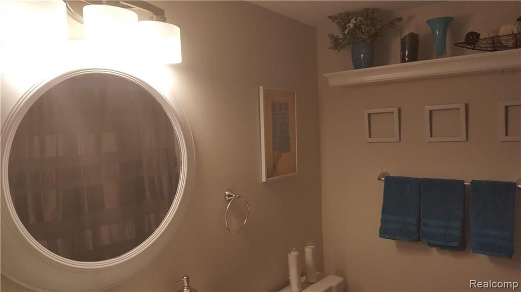 29233 Hayes Road, Unit 2 Warren, MI 48088 - Photo 8 of 17