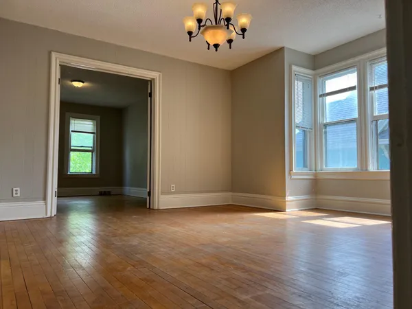 $1,525 | 691 Conway Street, St. Paul, MN 55106