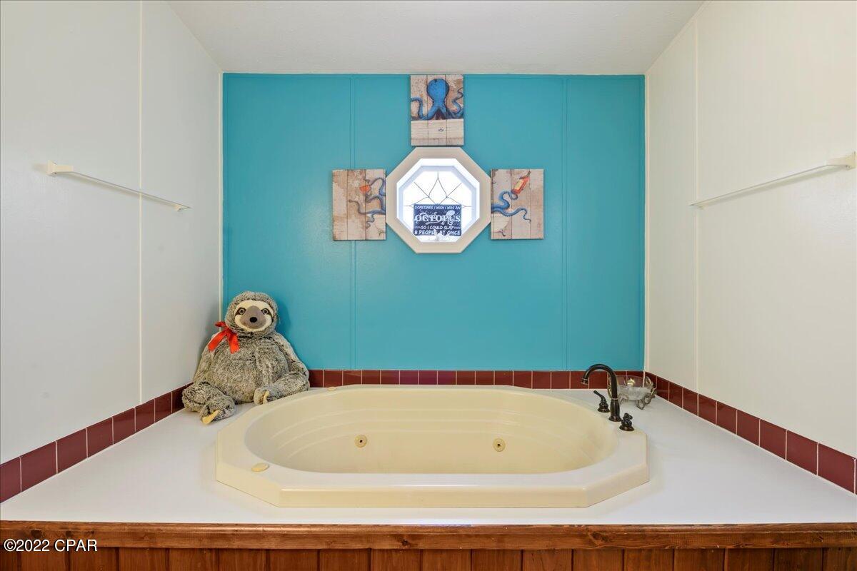 1221 Shores Road Alford, FL 32420 - Photo 10 of 31