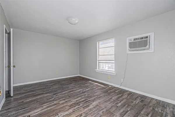 $1,000 | 602 North Lancaster Avenue, Dallas, TX 75203