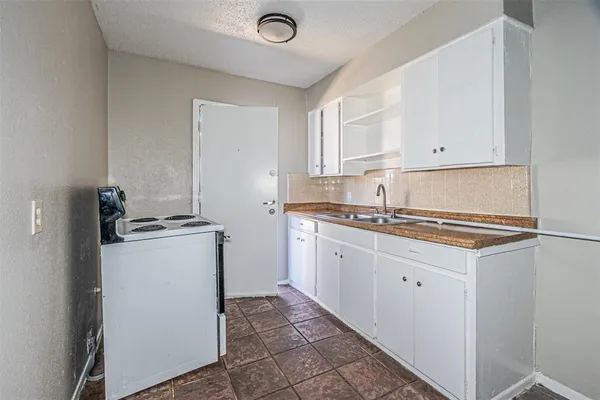 $1,000 | 602 North Lancaster Avenue, Dallas, TX 75203