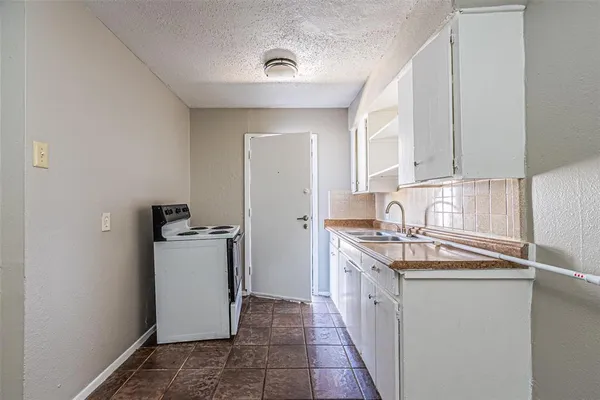 $1,000 | 602 North Lancaster Avenue, Dallas, TX 75203