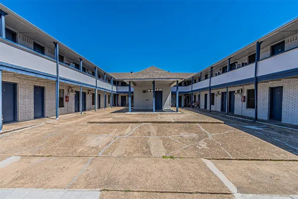 $1,000 | 602 North Lancaster Avenue, Dallas, TX 75203