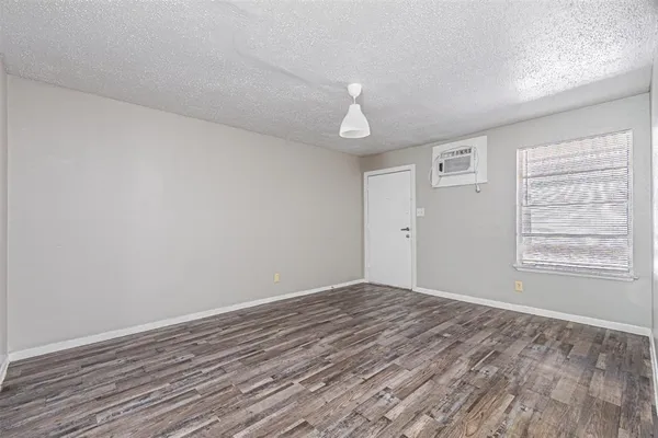 $1,000 | 602 North Lancaster Avenue, Dallas, TX 75203