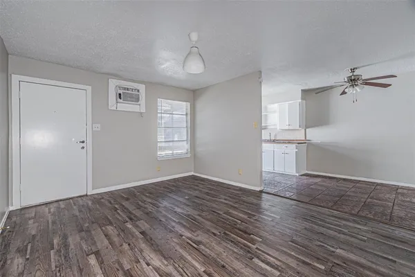 $1,000 | 602 North Lancaster Avenue, Dallas, TX 75203