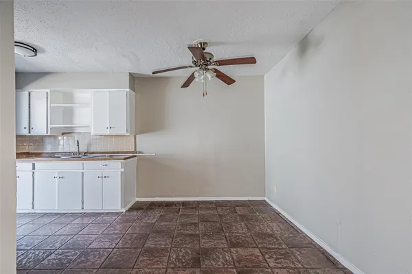 $1,000 | 602 North Lancaster Avenue, Dallas, TX 75203