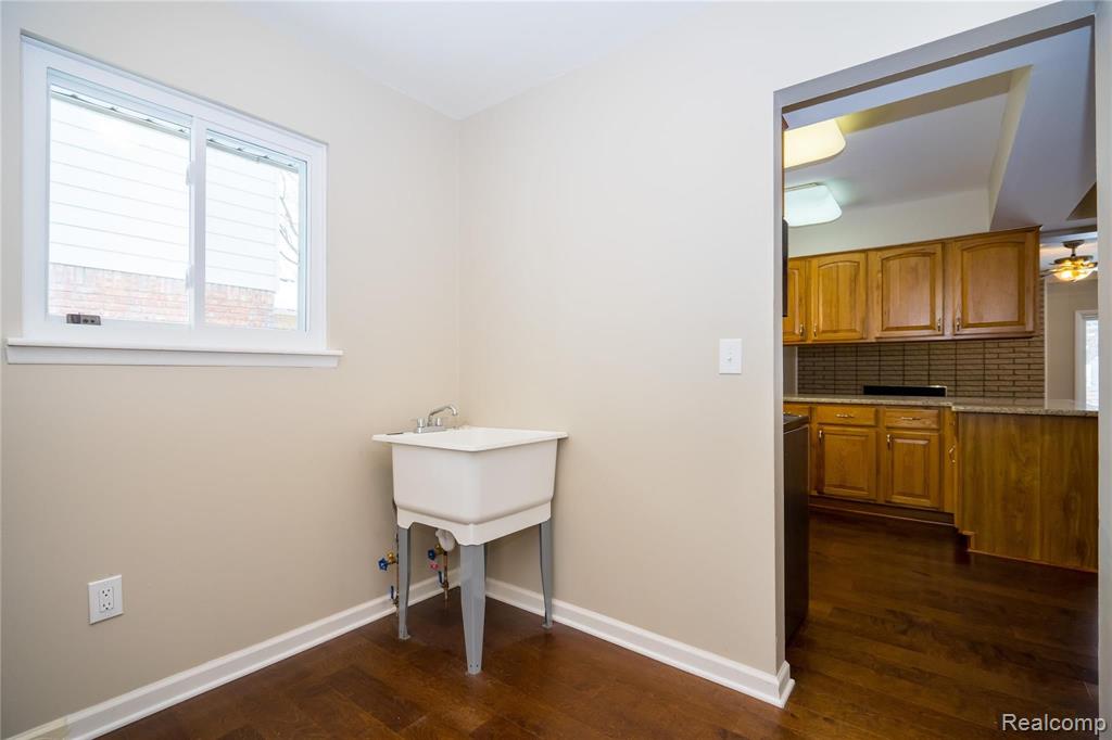 42278 Hanford Road Canton, MI 48187 - Photo 53 of 79