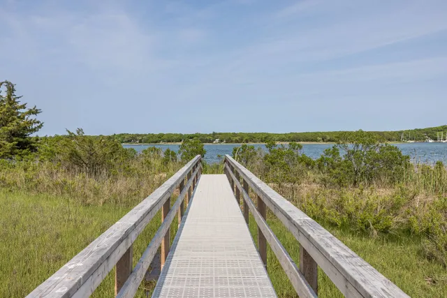 $2,995,000 | 29 Oyster Pond Lane, East Hampton, NY 11937