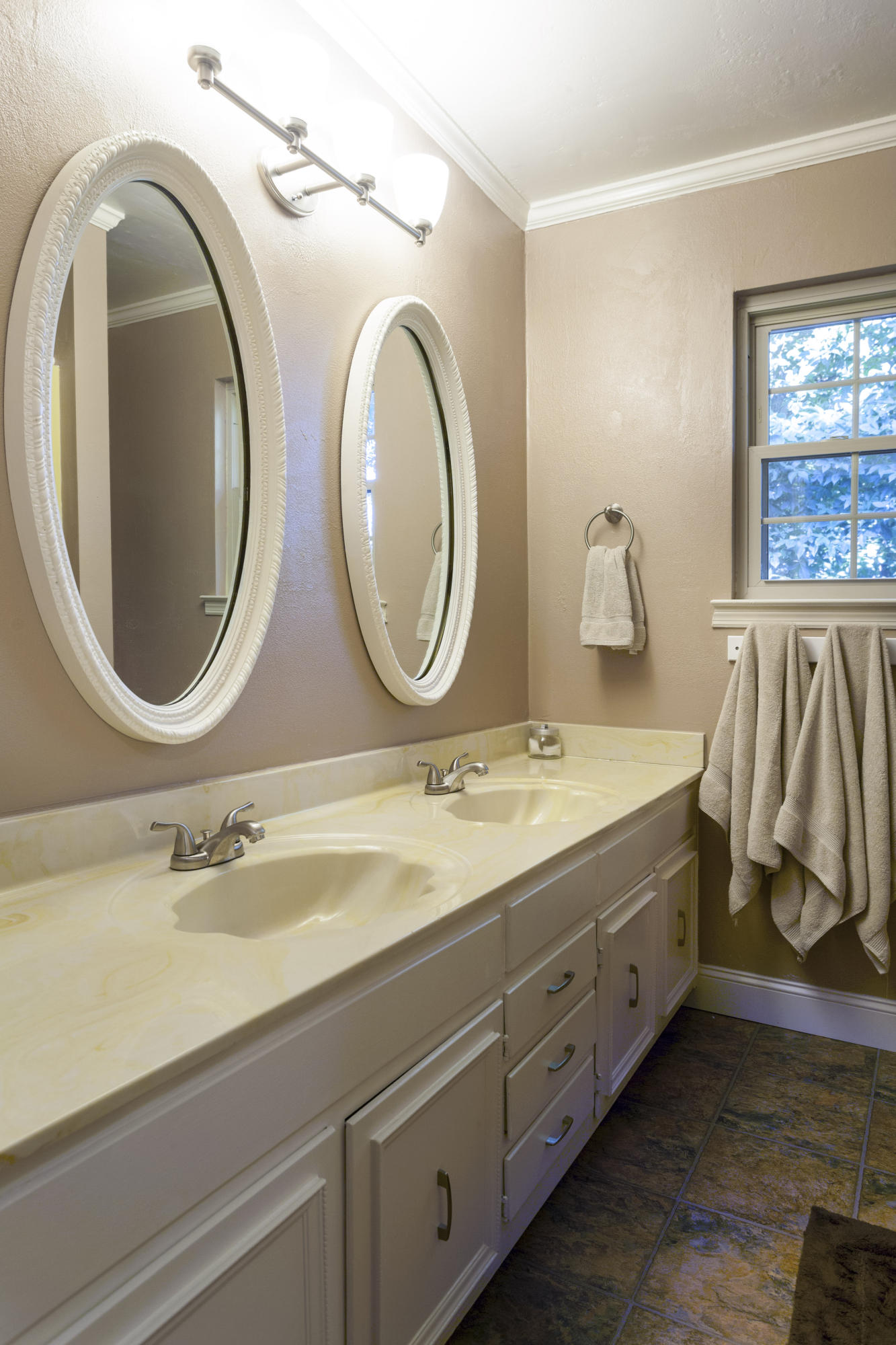 2024 Rock Bluff Road Hixson, TN 37343 - Photo 24 of 40 hall bath