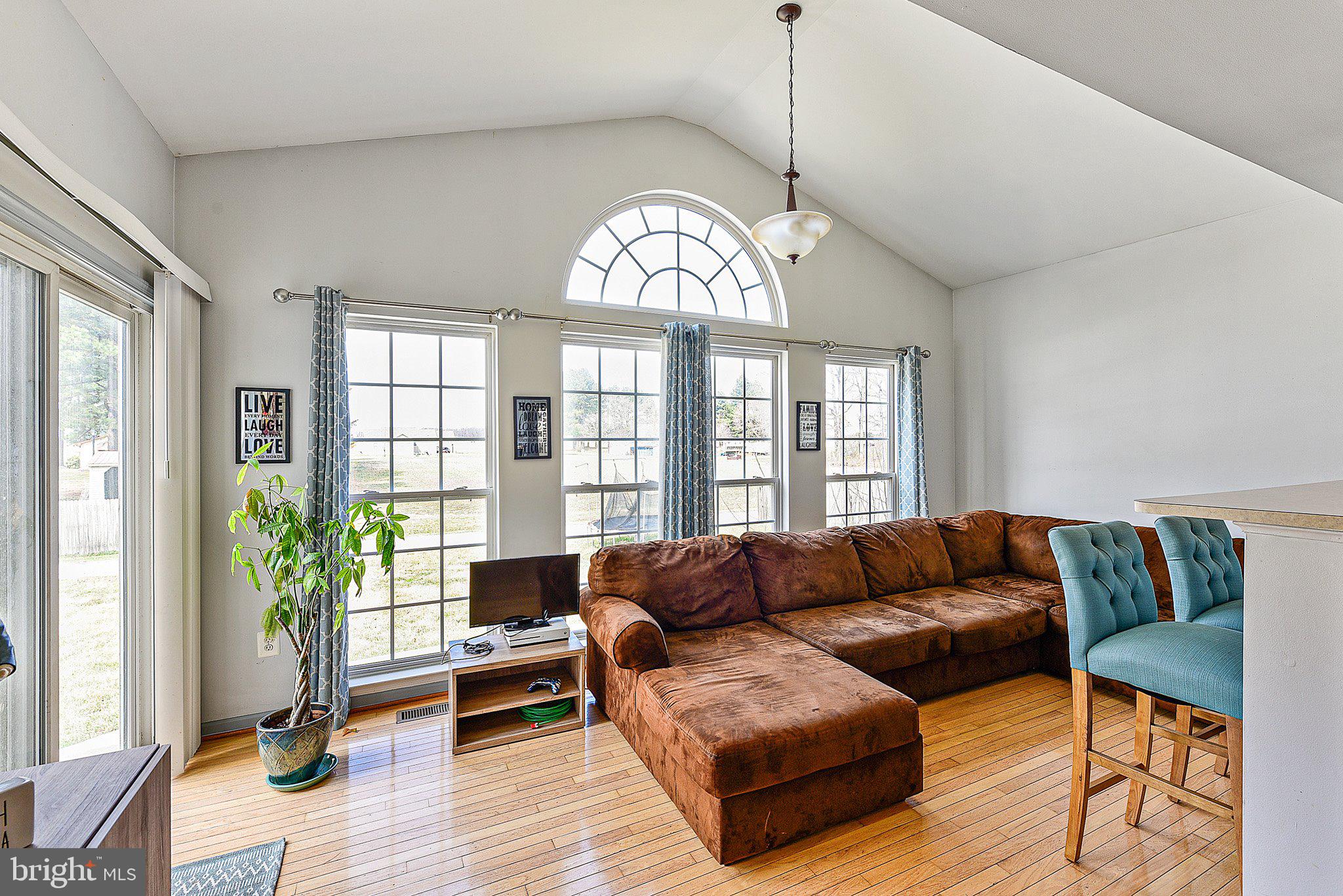 13 Robins Court Ridgely, MD 21660 - Photo 5 of 22 natural light