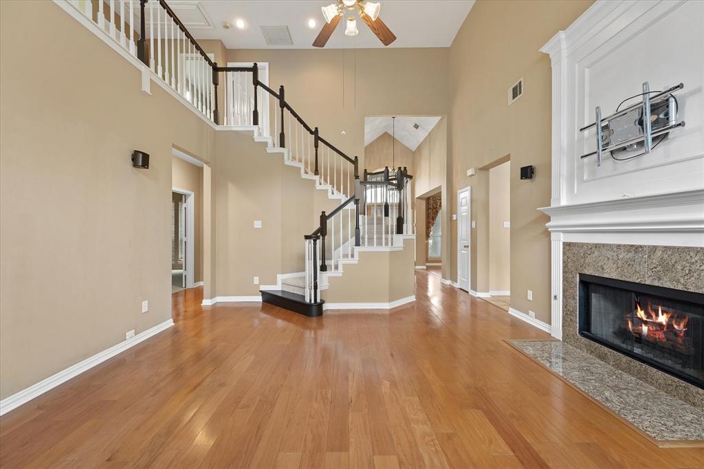 525 Springhill Drive Hurst, TX 76054 - Photo 8 of 40