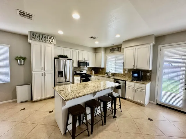 $389,999 | 411 Alameda Street, Blythe, CA 92225