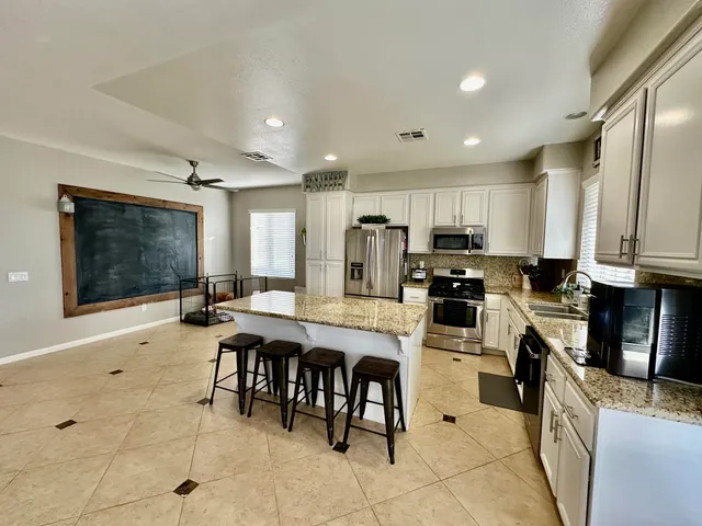 $389,999 | 411 Alameda Street, Blythe, CA 92225