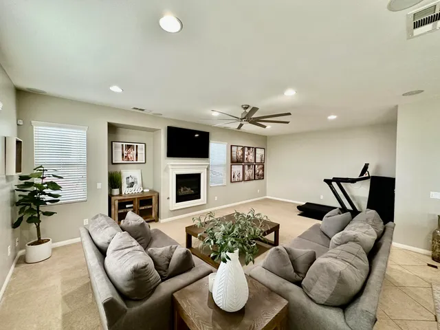 $389,999 | 411 Alameda Street, Blythe, CA 92225