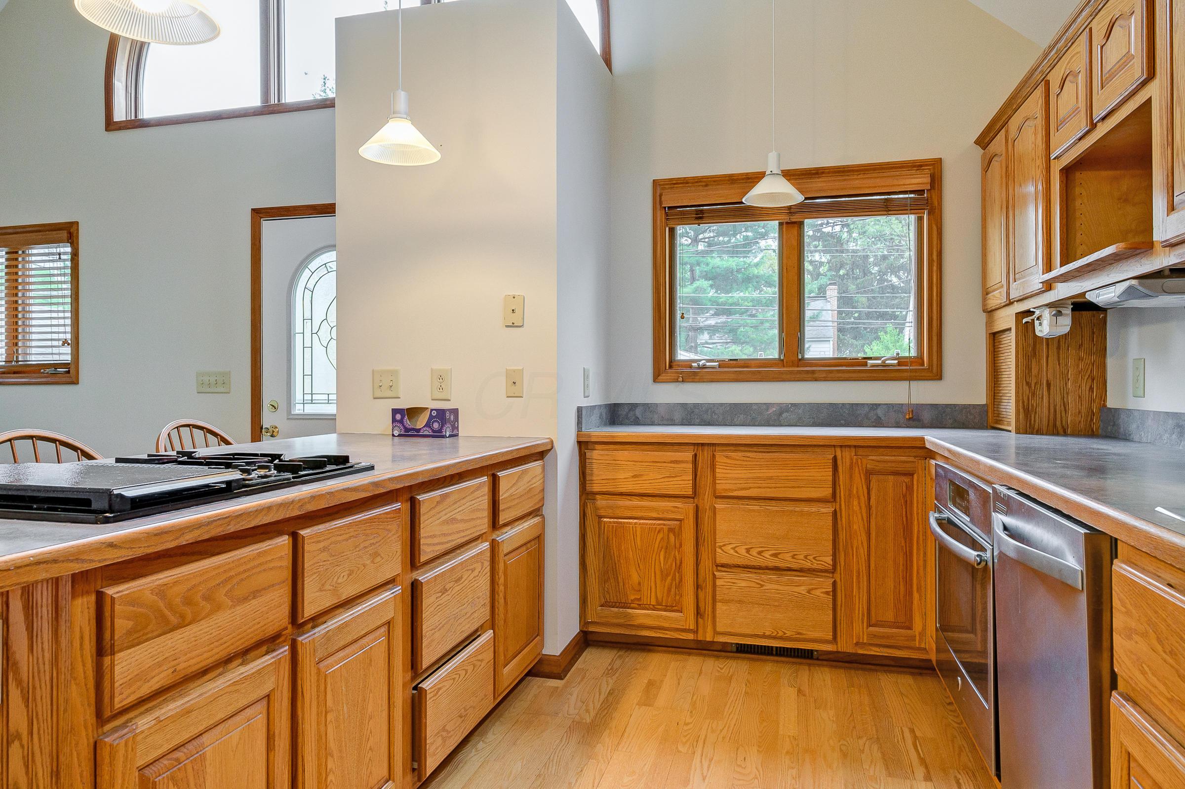 908 Vernon Road Columbus, OH 43209 - Photo 11 of 37
