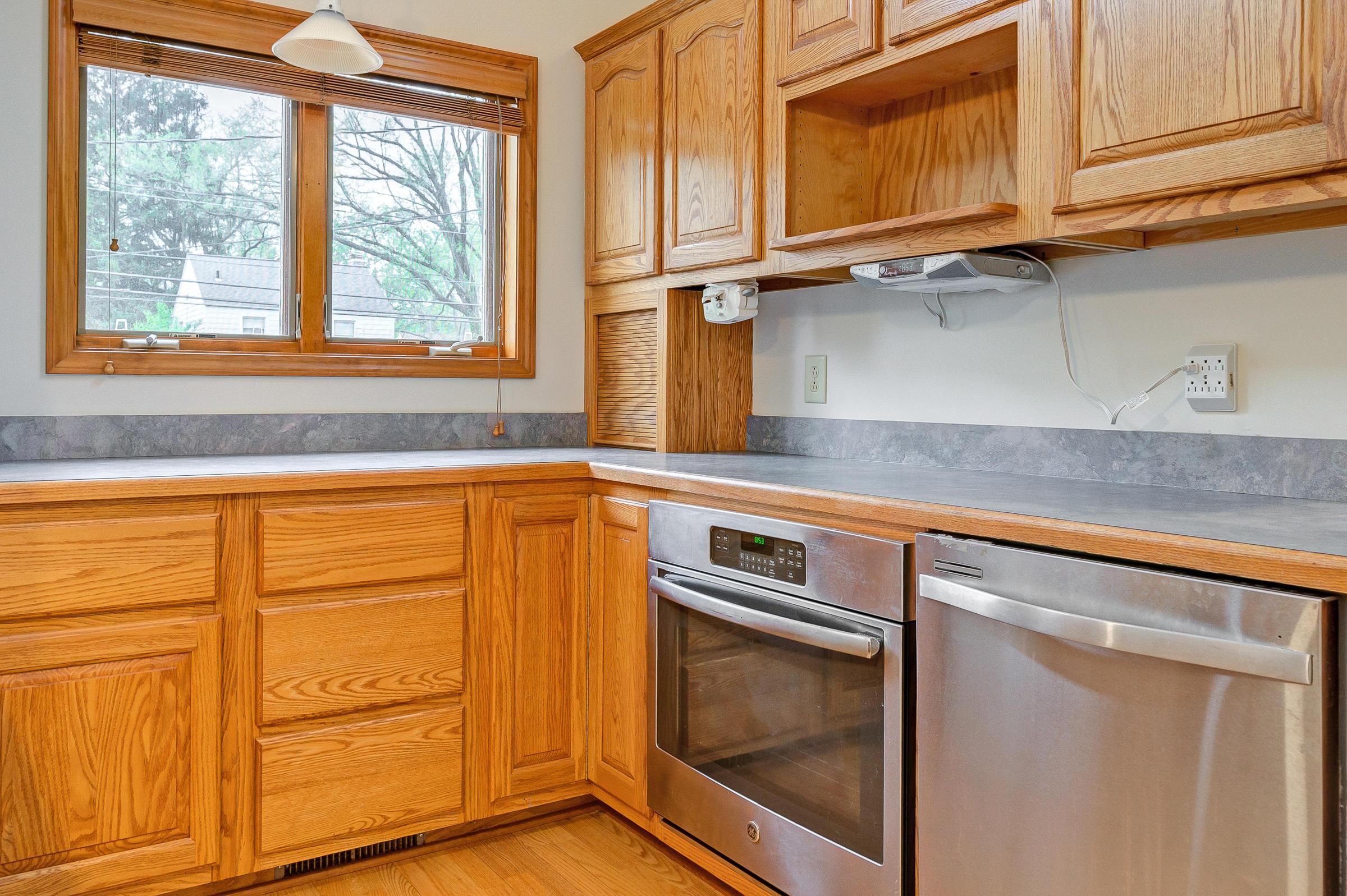 908 Vernon Road Columbus, OH 43209 - Photo 13 of 37