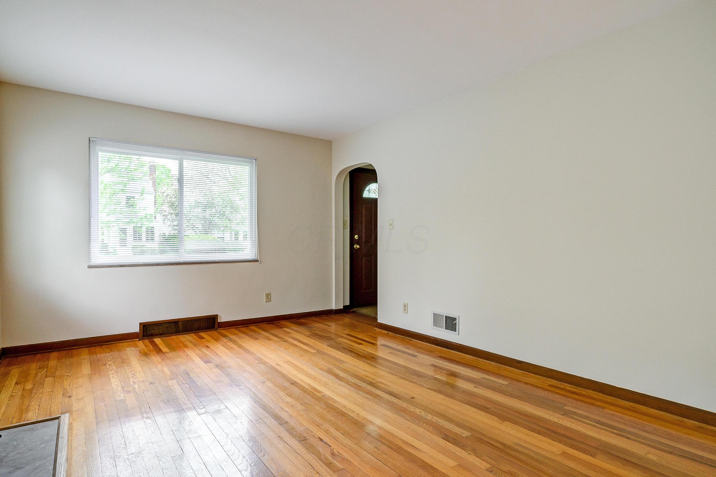 908 Vernon Road Columbus, OH 43209 - Photo 4 of 37