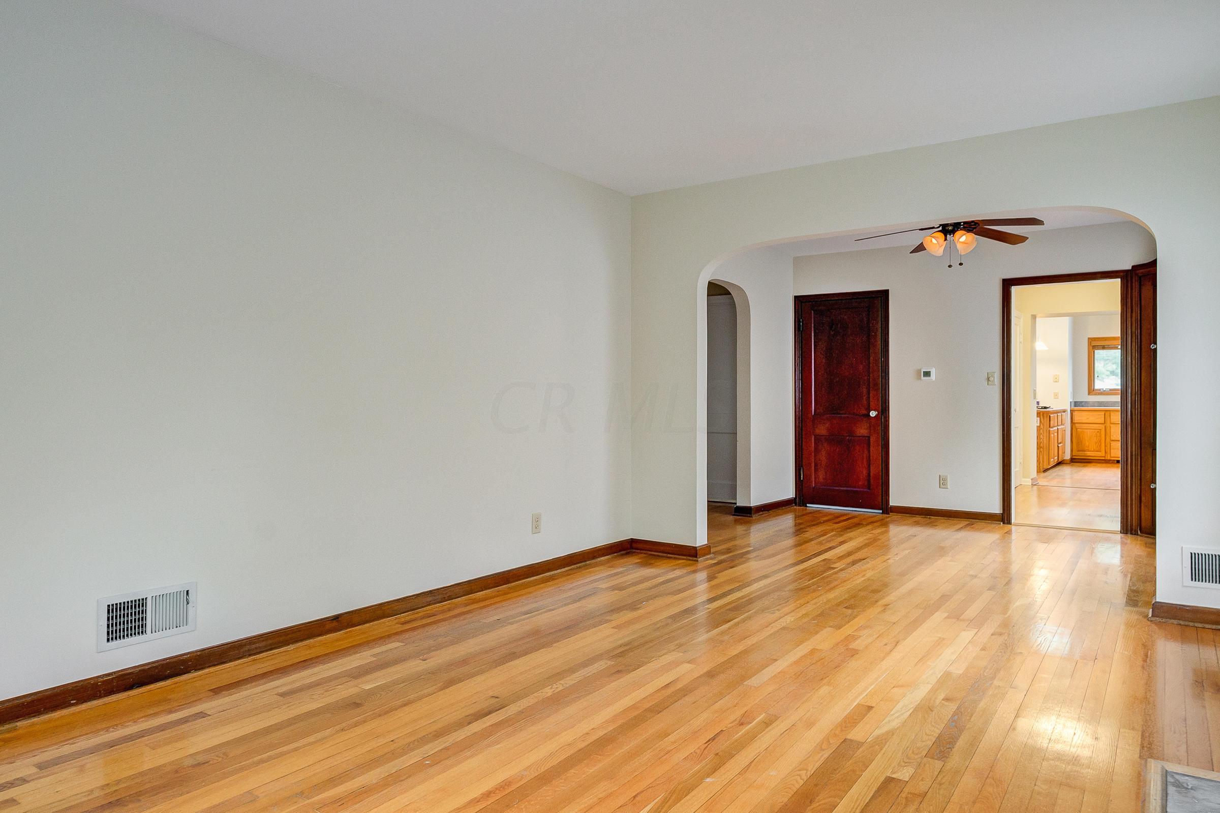 908 Vernon Road Columbus, OH 43209 - Photo 5 of 37