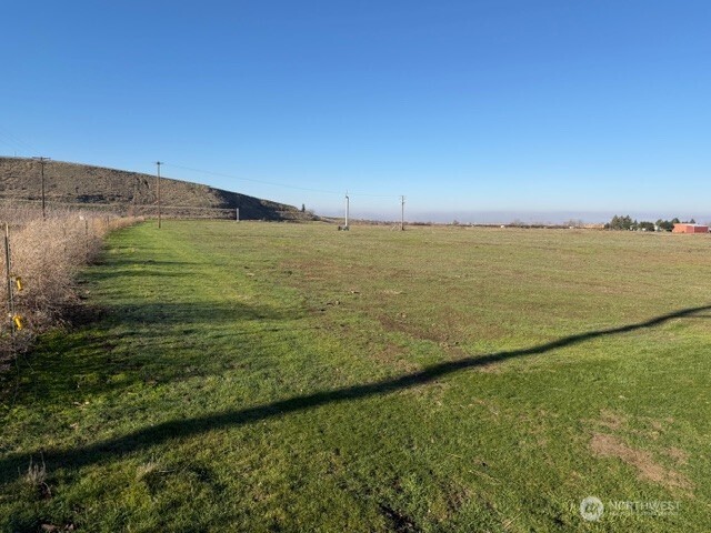 0 Prunedale Road Milton Freewater, OR 97862 - Photo 5 of 13 a view of an ocean and beach