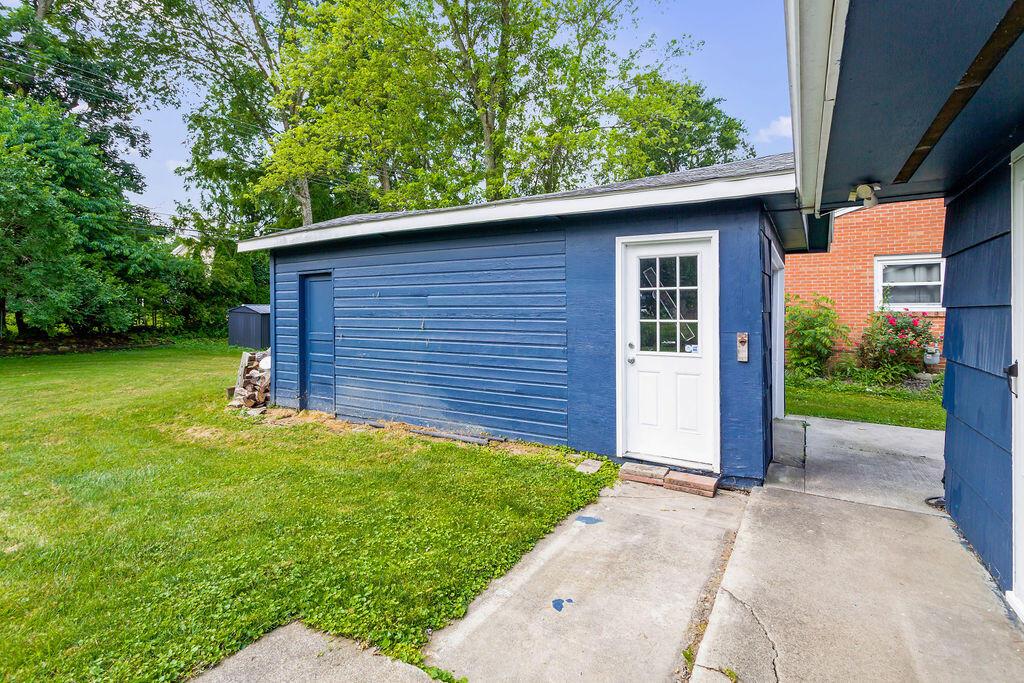209 Hanover Road Lexington, OH 44904 - Photo 7 of 28 209HanoverRoad_Hommati102(7)