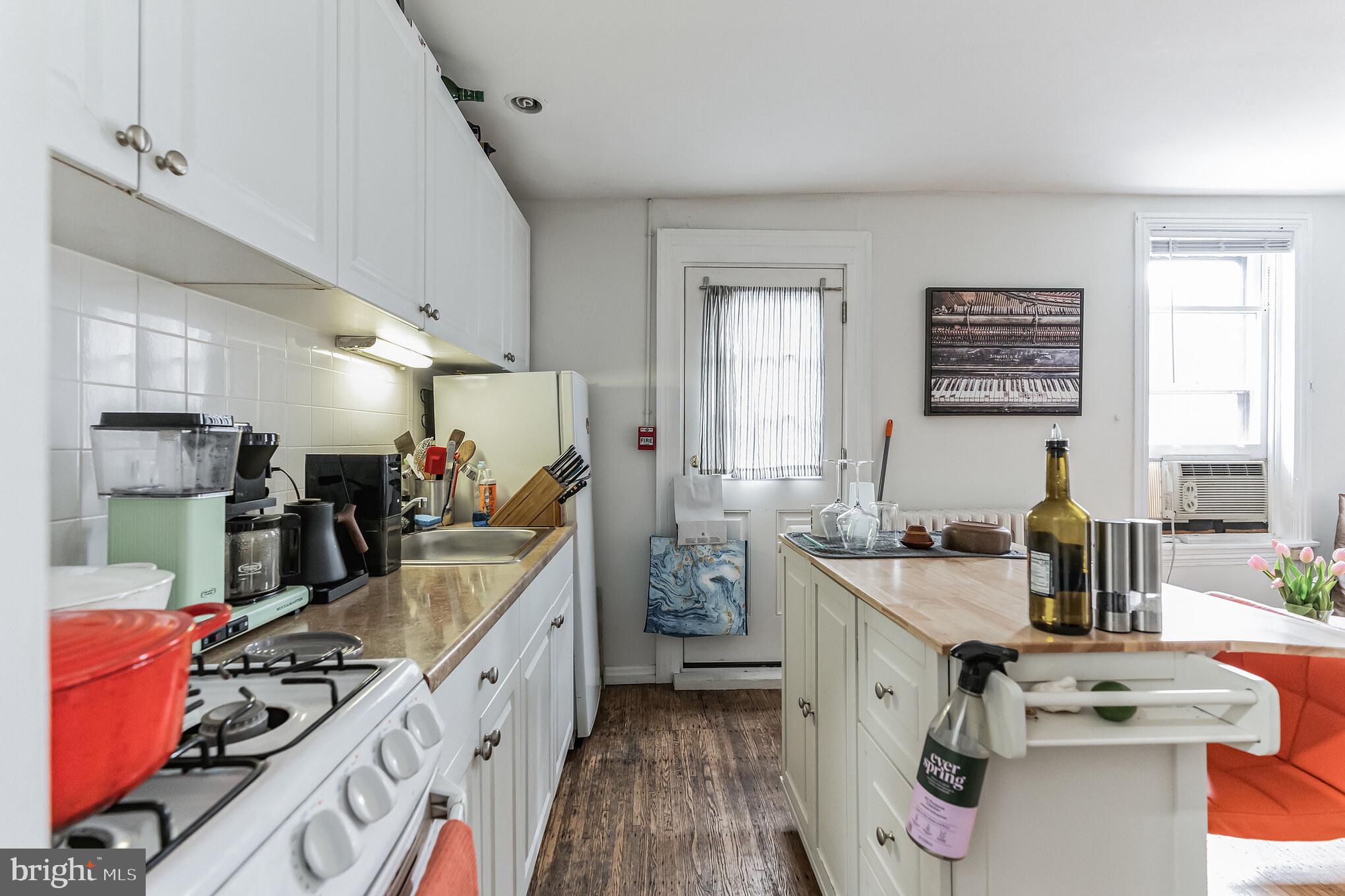 2320 Spruce Street, Unit 3R Philadelphia, PA 19103 - Photo 7 of 16