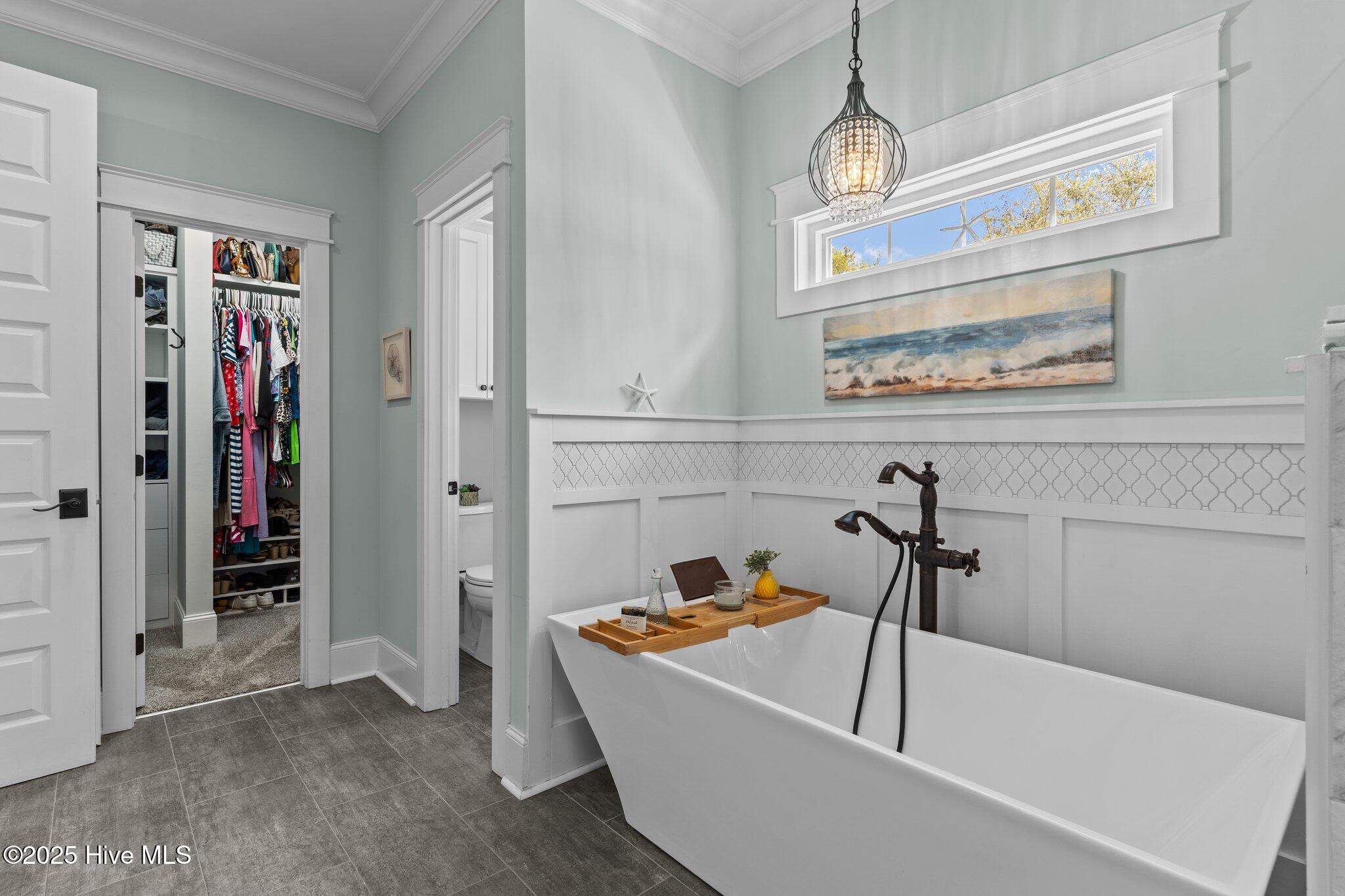 114 Sundance Circle Hampstead, NC 28443 - Photo 18 of 52 Large soaking tub in Primary room