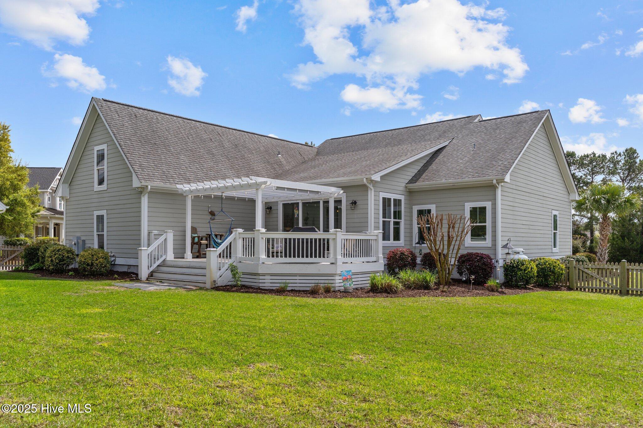 114 Sundance Circle Hampstead, NC 28443 - Photo 36 of 52 Back of home side
