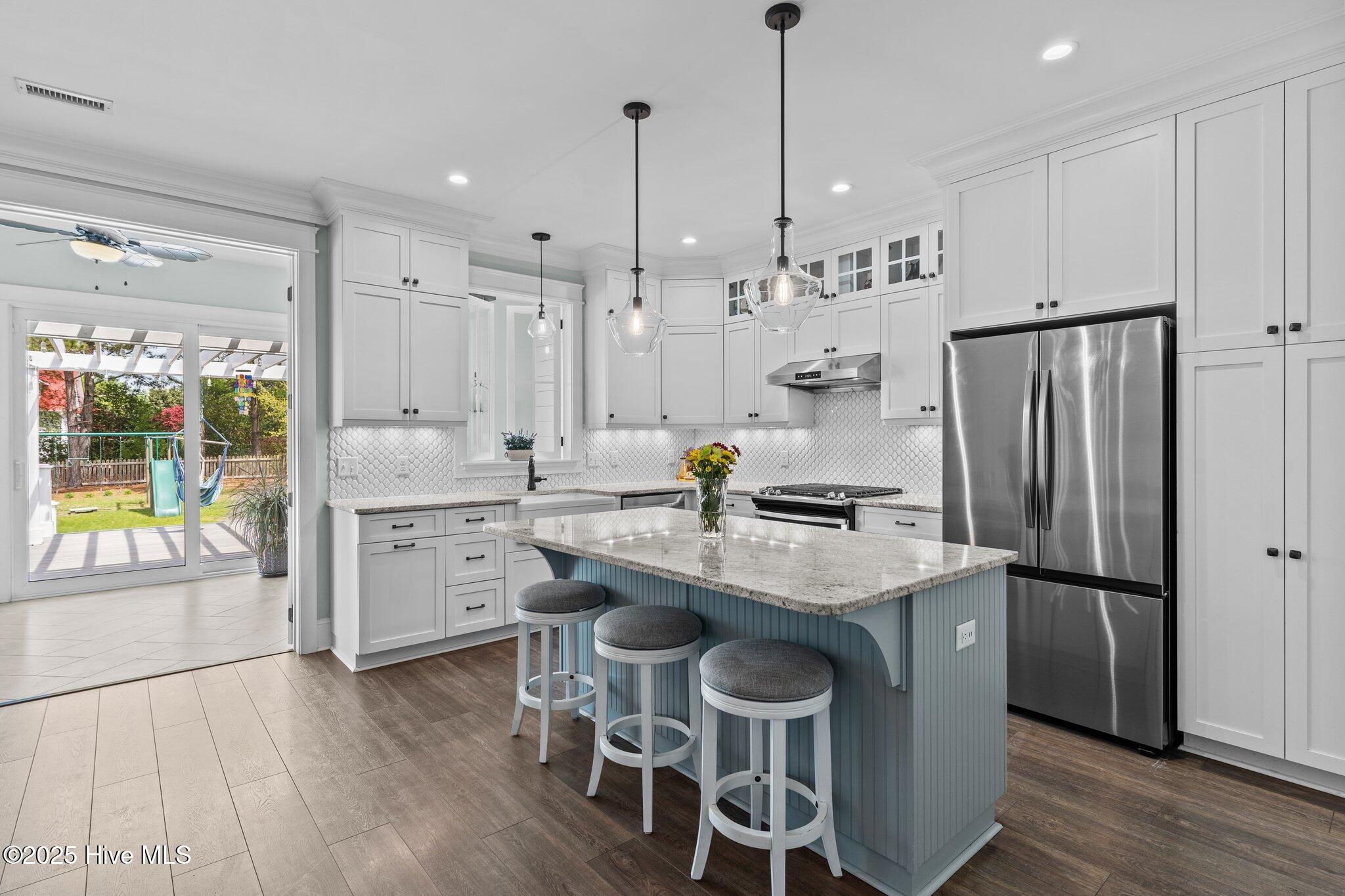 114 Sundance Circle Hampstead, NC 28443 - Photo 5 of 52 Welcoming kitchen