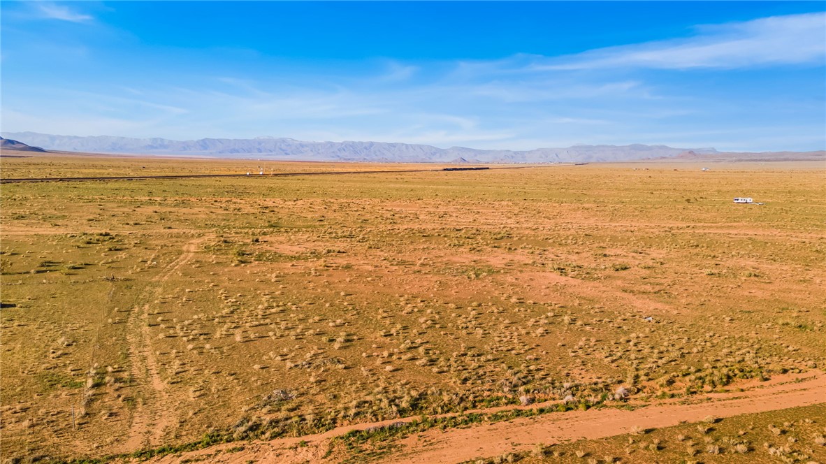 82 Dawson Road Kingman, AZ 86401 - Photo 5 of 17 View