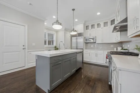 $1,299,000 | 2740 North Seminary Avenue, Unit 1, Chicago, IL 60614