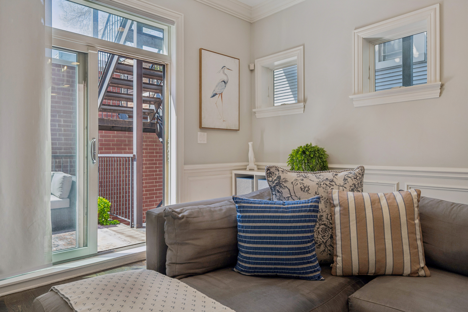 2740 North Seminary Avenue, Unit 1 Chicago, IL 60614 - Photo 26 of 46 a living room with furniture and a potted plant
