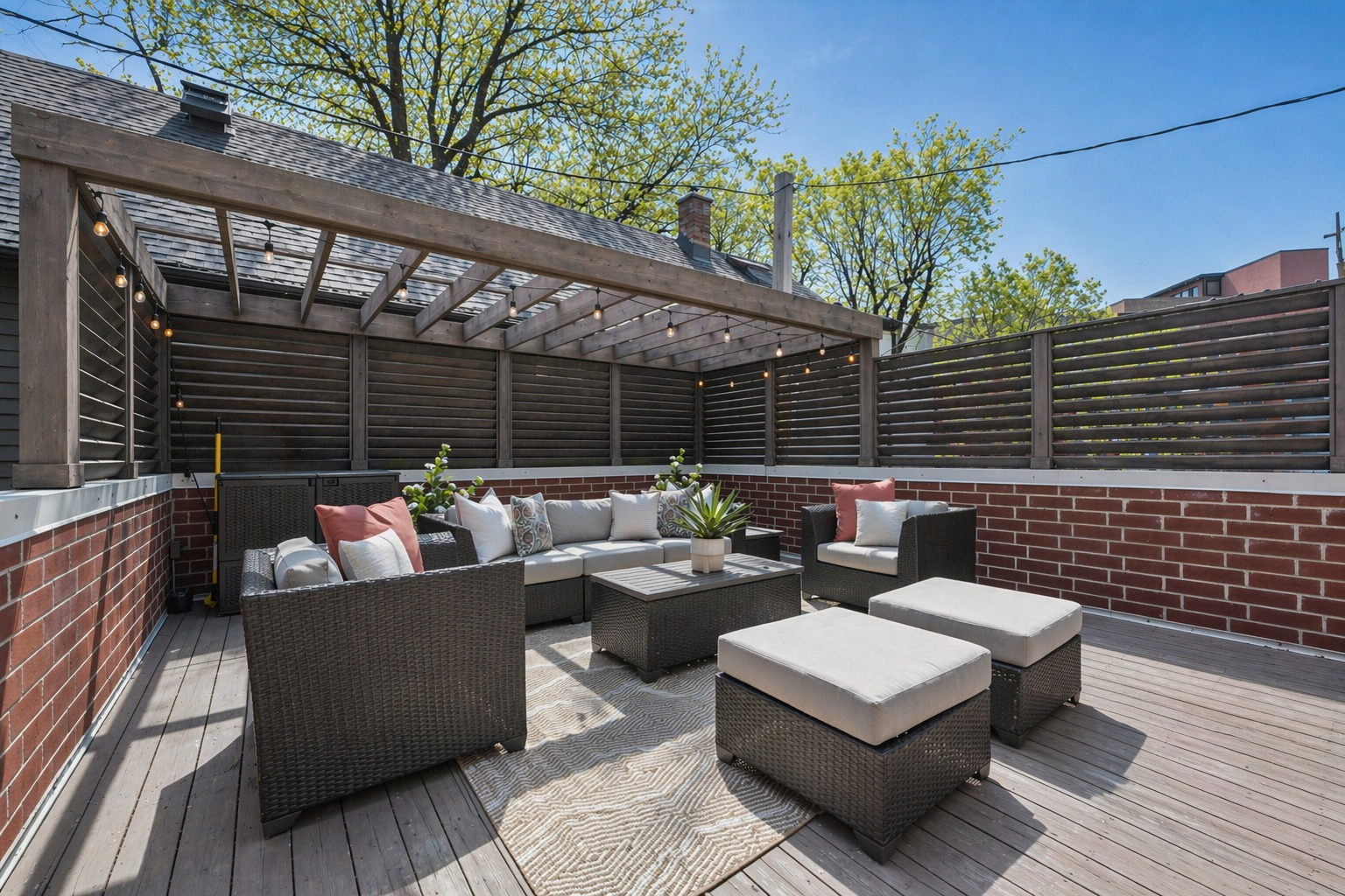 2740 North Seminary Avenue, Unit 1 Chicago, IL 60614 - Photo 32 of 46 a backyard of a house with seating space