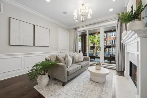 $1,299,000 | 2740 North Seminary Avenue, Unit 1, Chicago, IL 60614