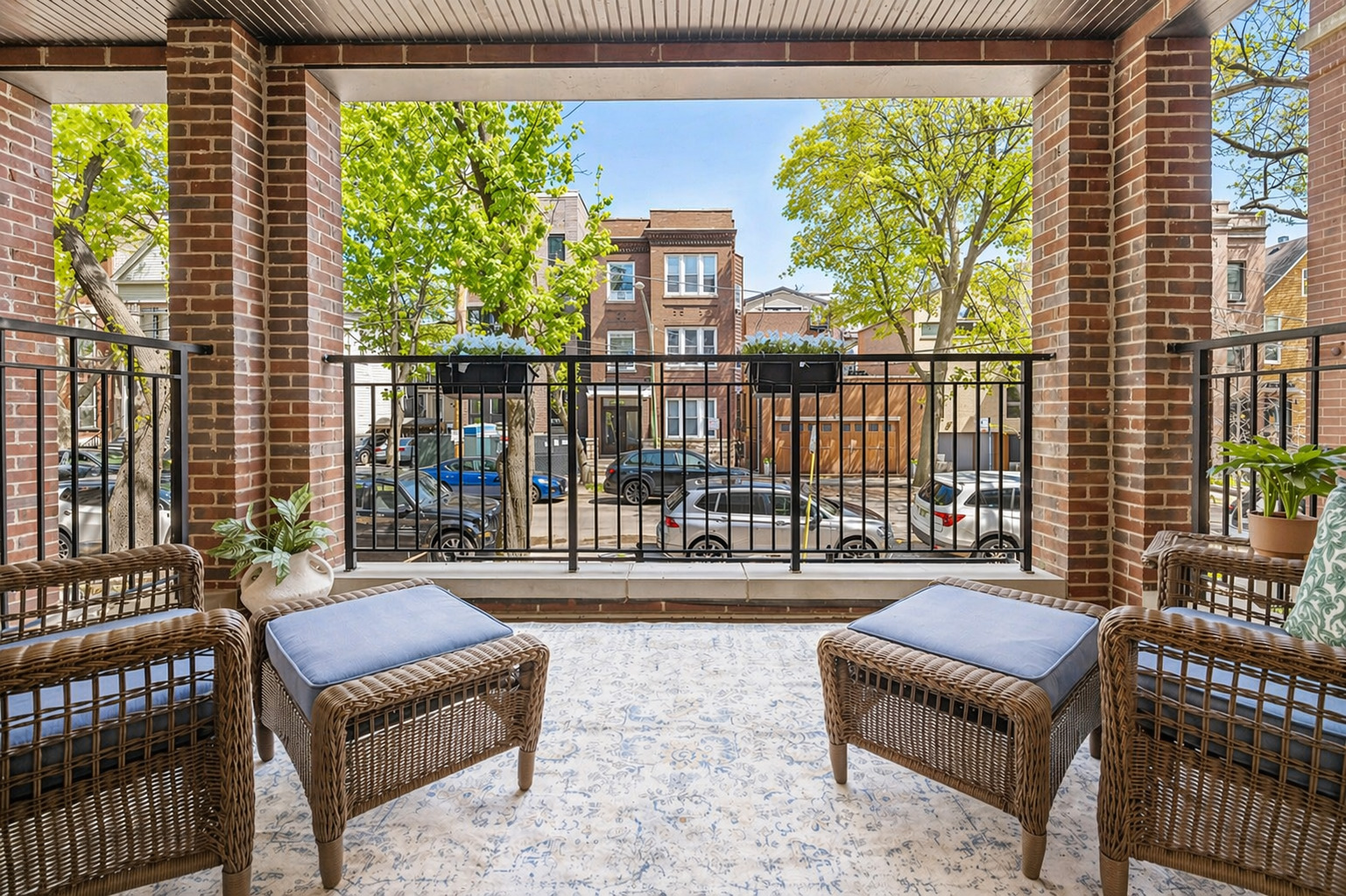 2740 North Seminary Avenue, Unit 1 Chicago, IL 60614 - Photo 10 of 46 a building outdoor space with patio furniture