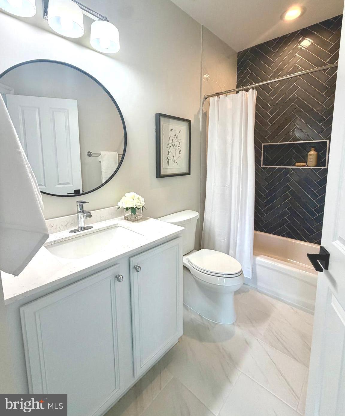 9153 Riesley Lane Vienna, VA 22182 - Photo 17 of 28 Princess suite full bathroom