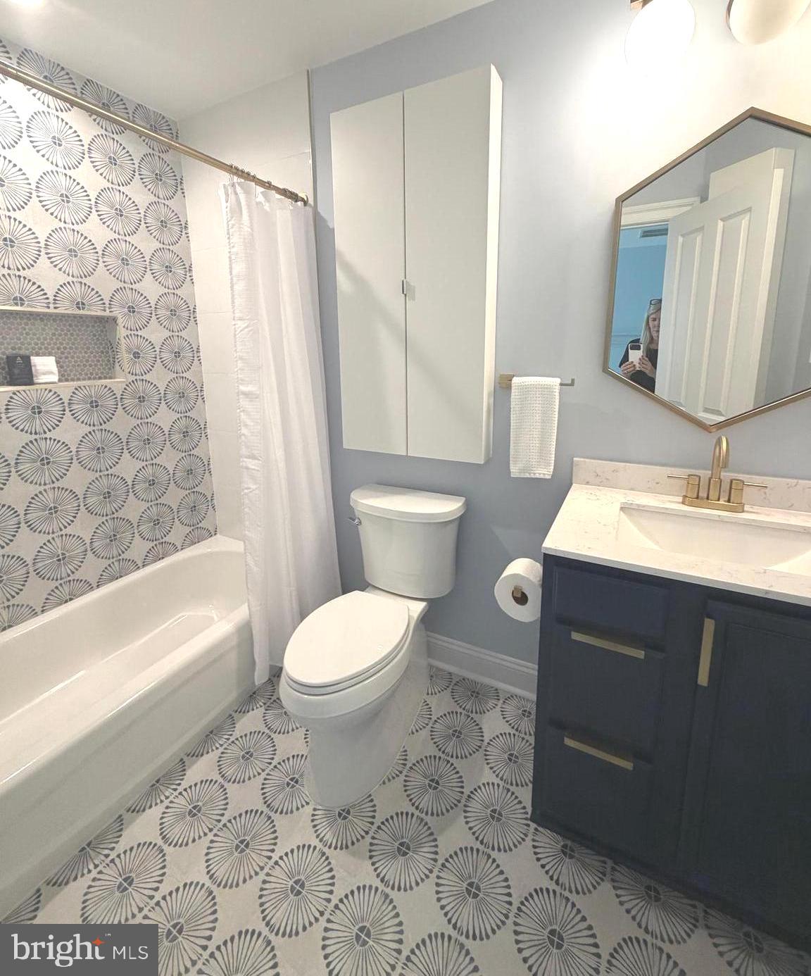 9153 Riesley Lane Vienna, VA 22182 - Photo 24 of 28 4th level renovated ensuite bedroom