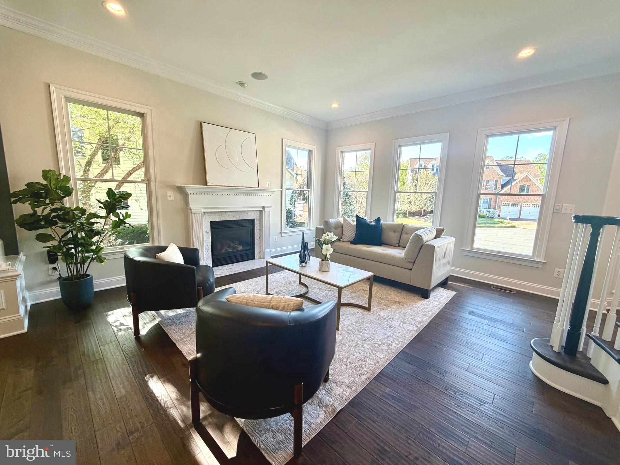 9153 Riesley Lane Vienna, VA 22182 - Photo 3 of 28 Formal living room