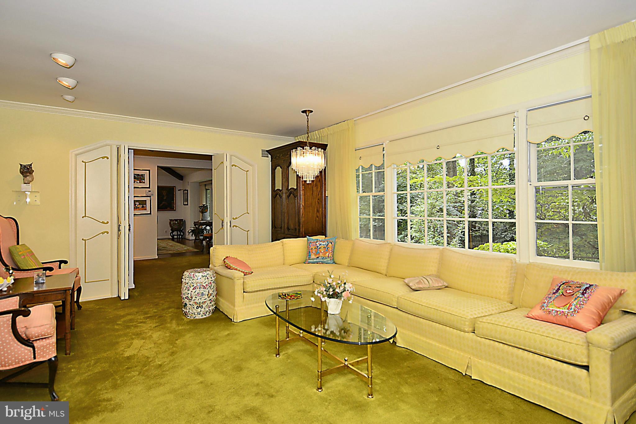 508 Hermleigh Road Silver Spring, MD 20902 - Photo 5 of 30 Living Room