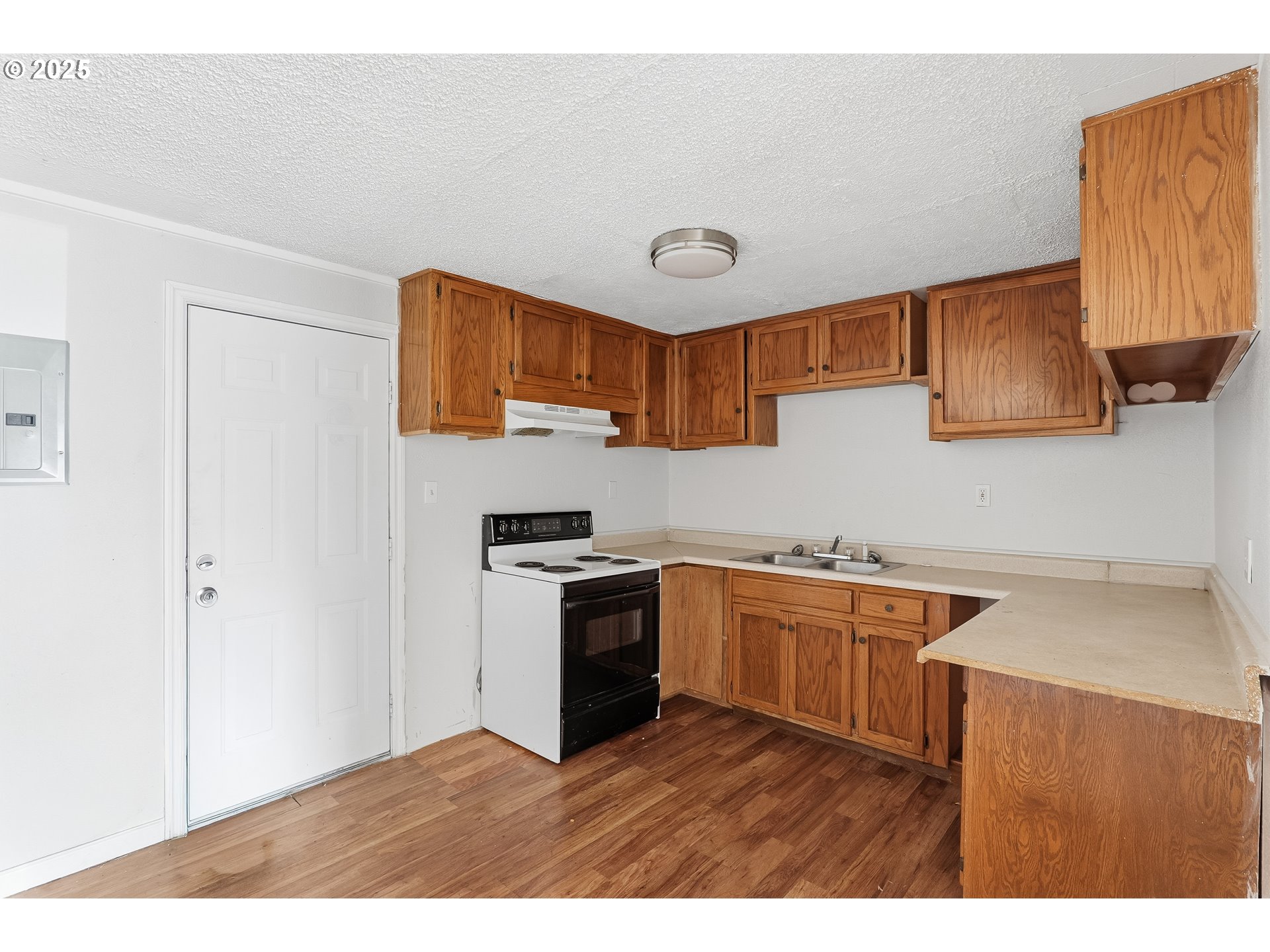 11751 Southeast Oak Street Portland, OR 97216 - Photo 13 of 26