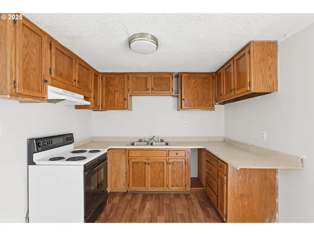 $399,900 | 11751 Southeast Oak Street, Portland, OR 97216