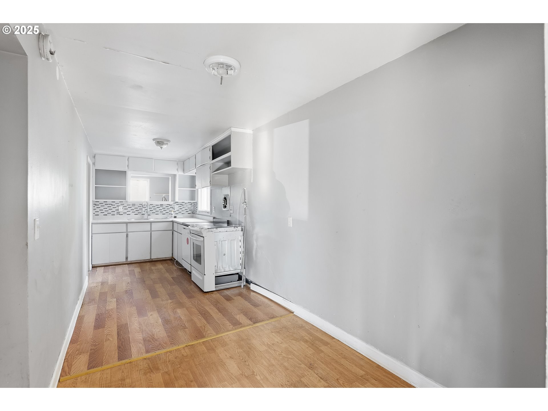 11751 Southeast Oak Street Portland, OR 97216 - Photo 4 of 26