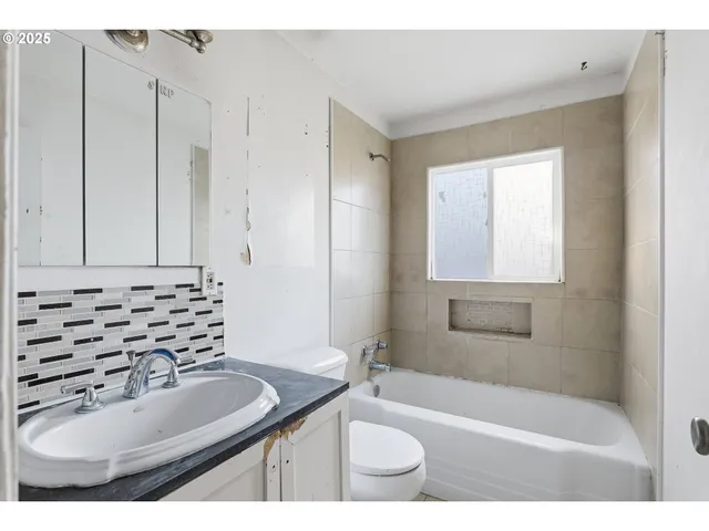 $399,900 | 11751 Southeast Oak Street, Portland, OR 97216